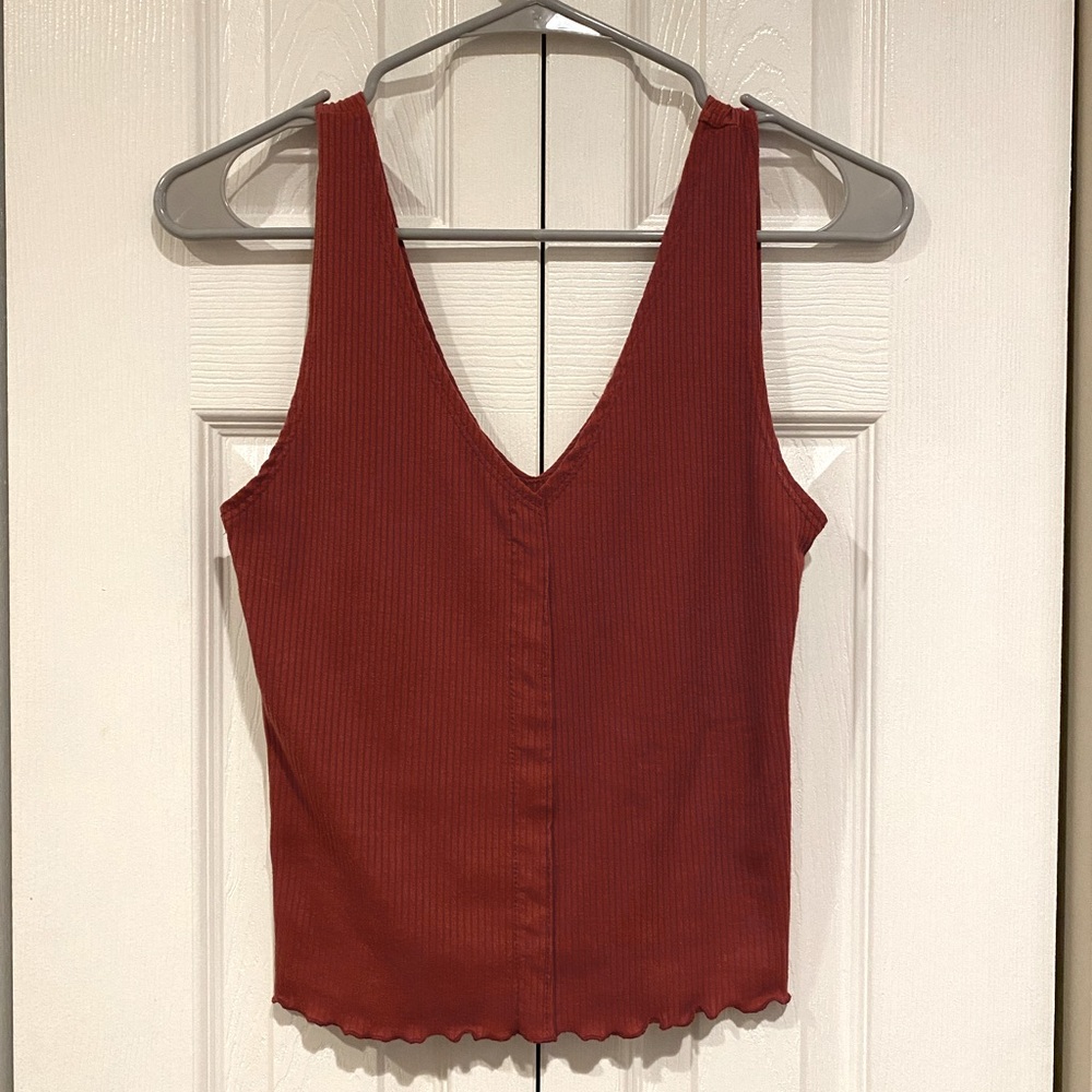 Rust/red colored ribbed cropped tank top